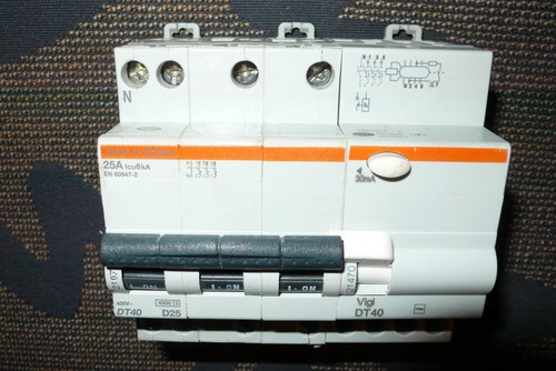 Disjoncteur differentiel 4pole - disjoncteur,