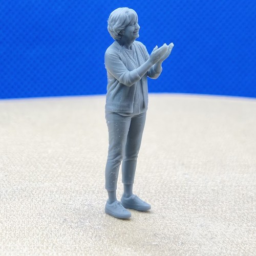 Diorama spectatrice qui - spectatrice,