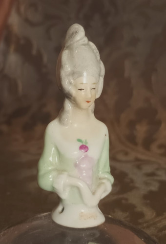 Demi figurine half doll - half,