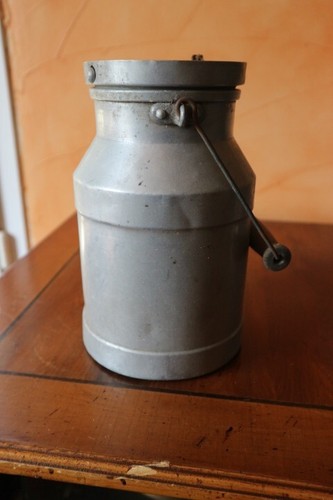 Ancien pot lait art - ancien, a