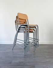 Ancienne chaise haute d'école