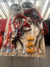 via ferrata ou escalade harnais longe  poulie casque  comme la photo
