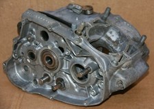 JEU DE CARTERS MOTEUR CRANKCASE 2A61511103 2A61512102 YAMAHA 125DT 2A8