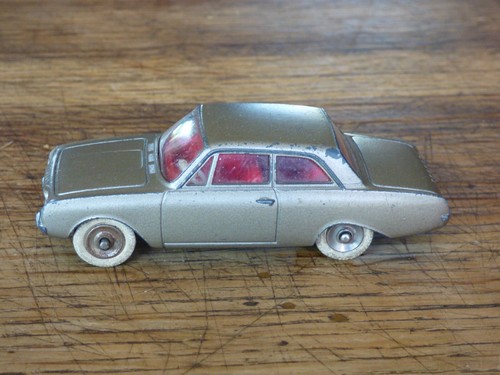Dinky toys voiture ford taunus - dinky,