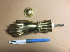 Main heurtoir de porte