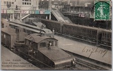 75007 PARIS - tracteur electrique a la gare d'orsay