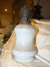 ancienne lampe a petrole opaline blanche de suspension XIXe
