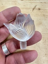 ÉLÉGANT  LALIQUE BOUCHON LOTUS