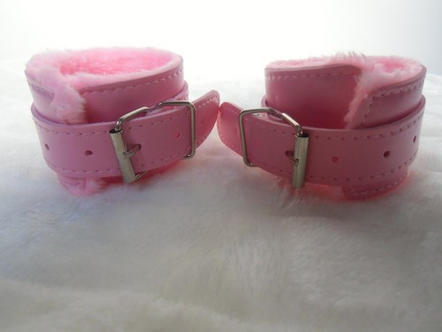 Menottes roses simili faux
