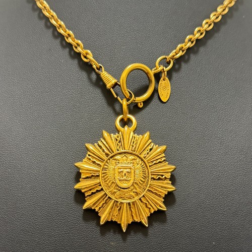 Collier rond emblème logo - , cc