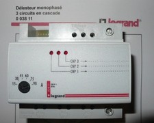 Délesteur monophasé 03811 LEGRAND, 230V 15A, 3 circuits délestés, tore intégré.