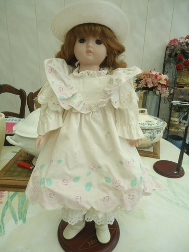 Poupee porcelaine mundia - en,