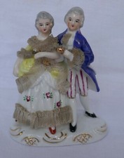 COUPLE DE MARQUIS en BISCUIT