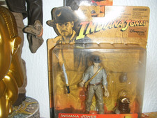 ancien blister INDIANA JONES AVENTURIERS ARCHE PERDUE Disneyland 2001
