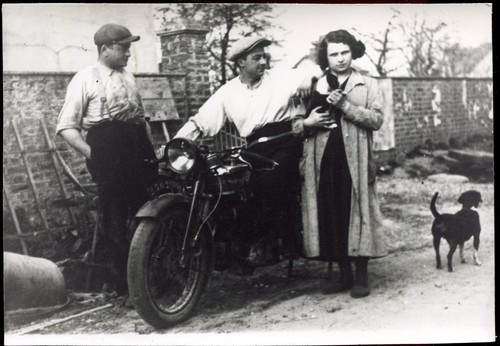 Photo une moto ancienne - photo,
