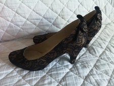 Chaussures à talons dentelle