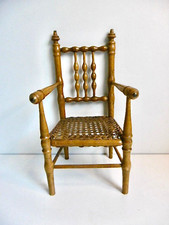 FAUTEUIL DE POUPEE ANCIENNE EN