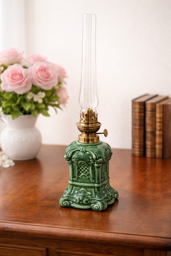 Lampe pétrole ancienne - ancienne, en