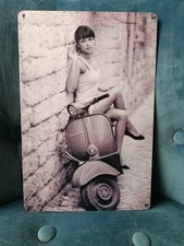 Plaque métal fille Vespa