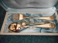 Couvert DEETJEN motif perles gravé J M cuillers  fourchette enfant bébé  Ecrin  