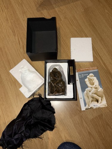 Sculpture statue bronze - statue,
