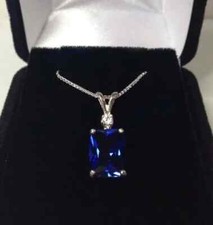 Collier pendentif saphir