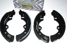 4 machoires de frein Nissan