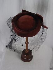 Bibi "Bermona" des années (60) en velours brique à voilette noire