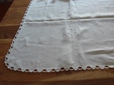 Linge ancien Dessus de meuble lin beige  brodé