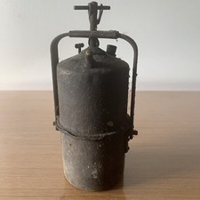Ancienne Lampe À Carbure Dans