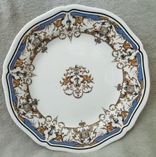 Assiette plate en faience de Gien décor Renaissance 