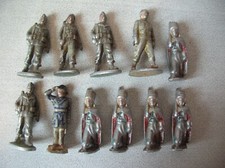 Lot de 11 anciens personnages