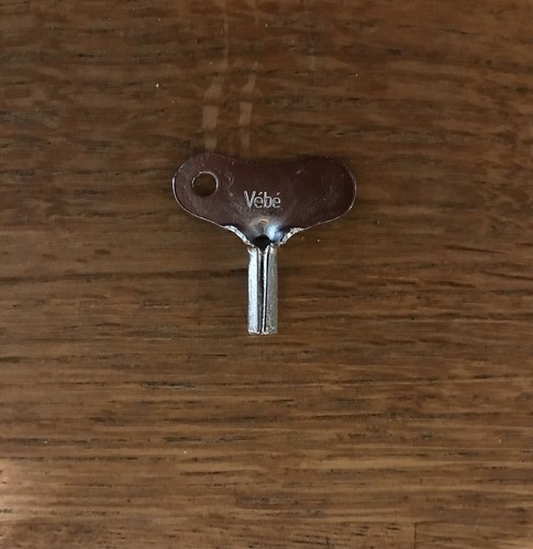 Petite clef tôle pour jouets