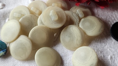 Lot boutons créme foncé - lot,