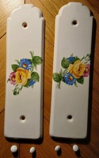 Porcelaine de Paris - Lot de deux plaques de poignée de porte