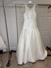 Pronovias wedding dress size - pronovias,
