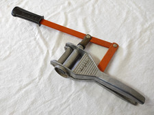 Bouchonneuse à main Sanbri avec levier et molette de réglage