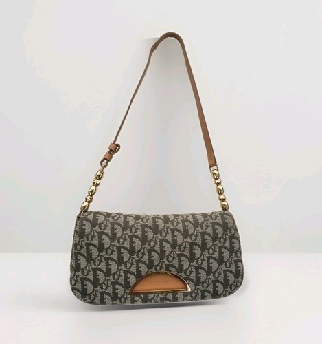 Sac main pochette - a,