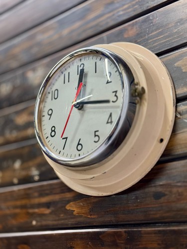 Horloge murale ancienne - , en