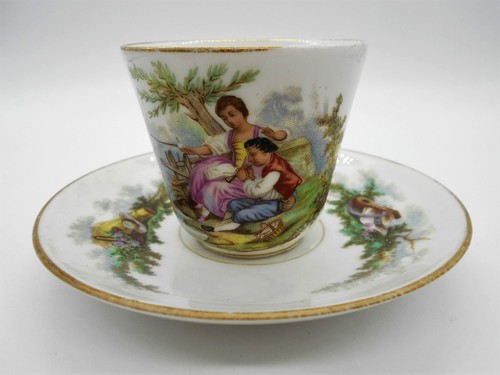Tasse sous scene - &,