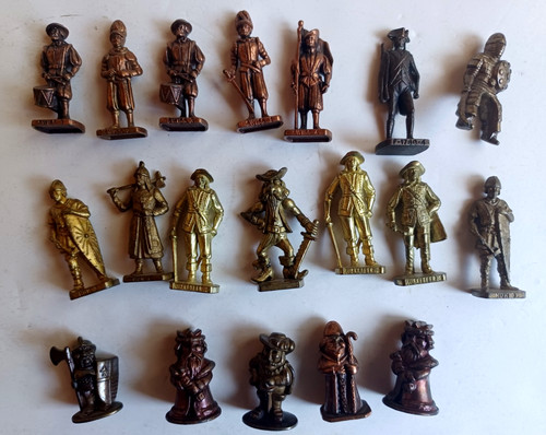Lot figurines kinder - 19,