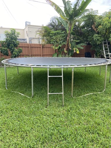 Trampoline very good - in,