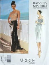 2358 PATRON VOGUE  CREATEUR BADGLEY MISCHKA ROBE DROITE OU A TRAINE 36 AU 40