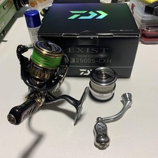 Moulinet de pêche entièrement personnalisé Daiwa Exist FC LT2500CXH poignée 5...