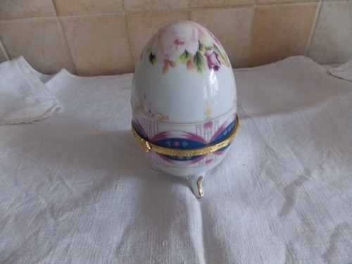 Oeuf porcelaine boite a - oeuf, en