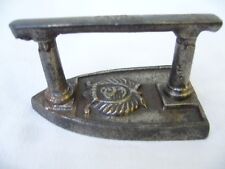  FER A REPASSER - PETIT FER DE DENTELLIERE - GENDARME n° 0