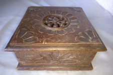 ANCIEN BEAU JOUET MEUBLE COFFRE POUPEE BRETON BOITE BIJOUX BOIS 1950-1970