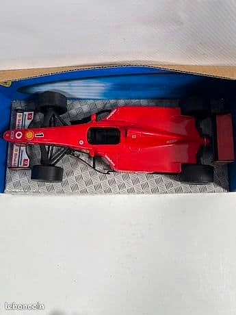 Ferrari miniature rouge - f1,