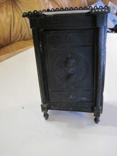 Ancienne tirelire tole - ancienne, en