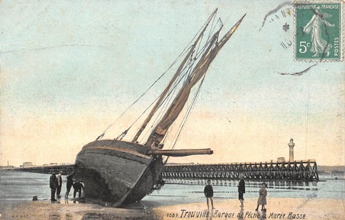 Cpa trouville barque de - 14,